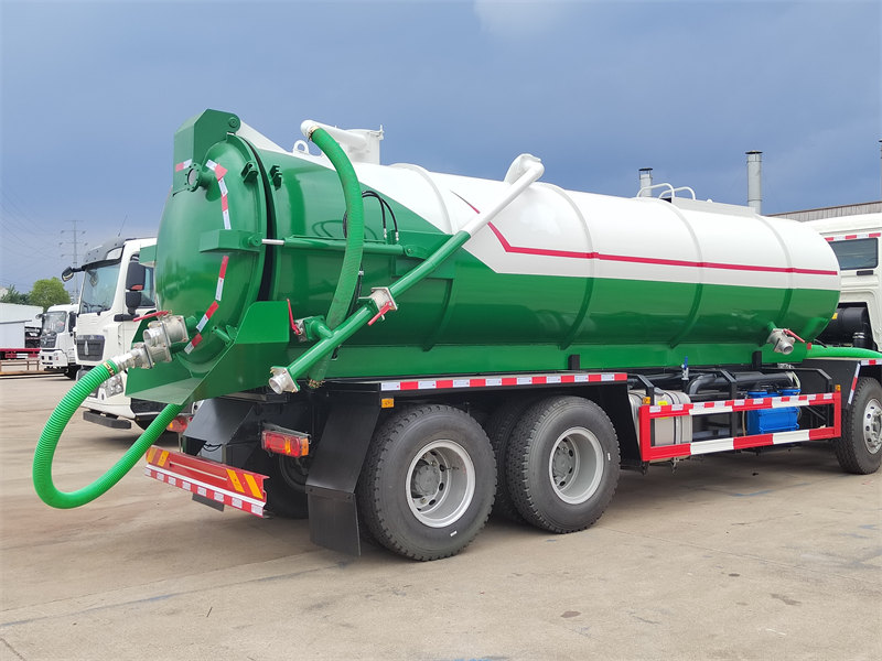 HOWO 12 wheeler vacuum septic truck for sale