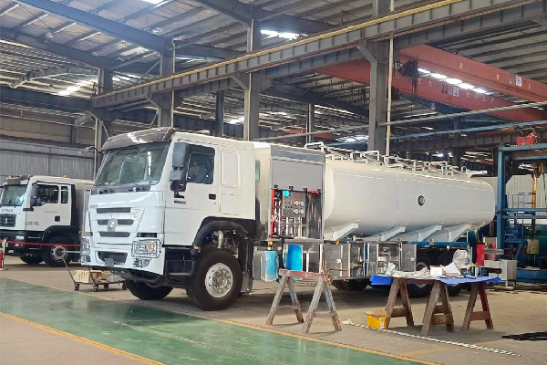 HOWO 20000L pressure aircraft fuel truck