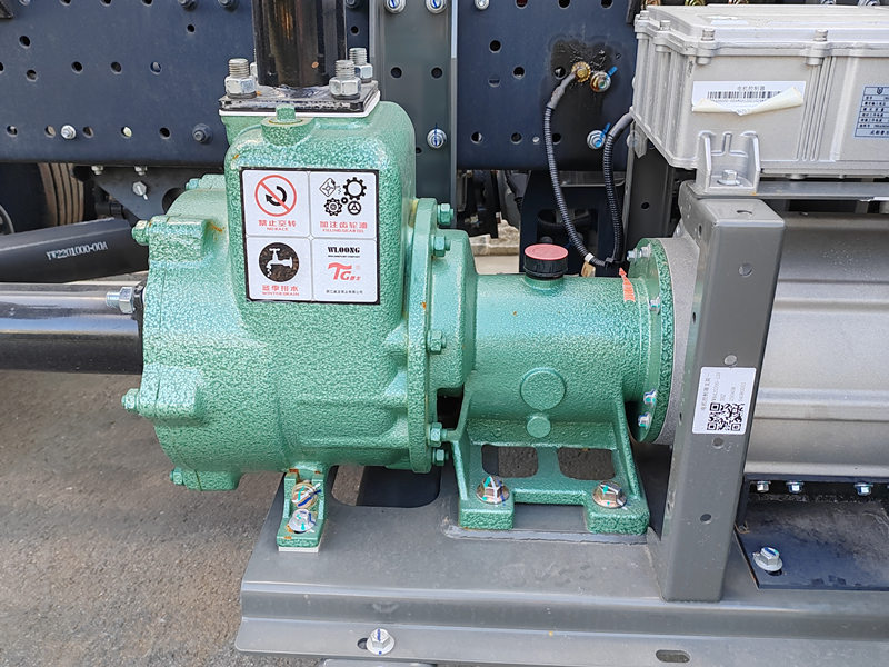 HOWO 18 cubic water spray truck