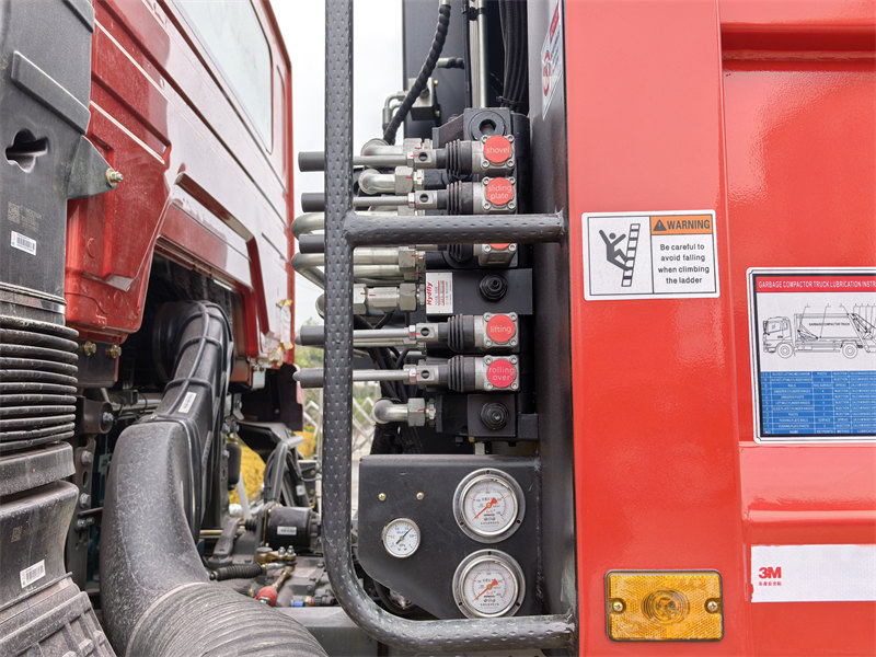 HOWO NX heavy waste compactor truck
