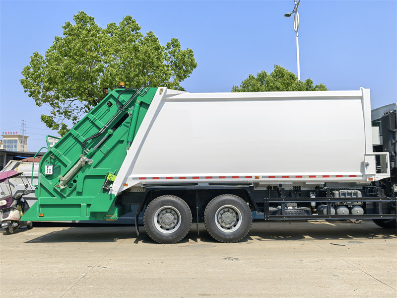 HOWO garbage compactor truck