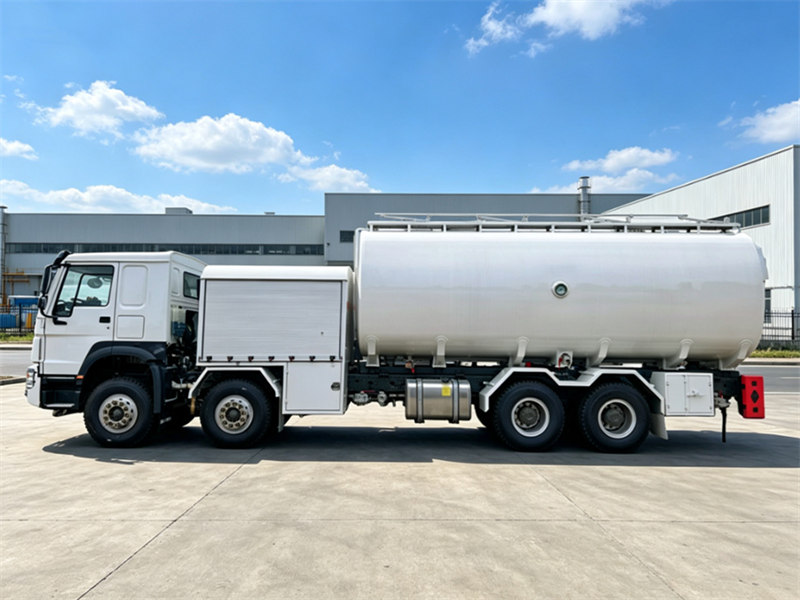 Sinotruk HOWO 8x4 aircraft refueling truck